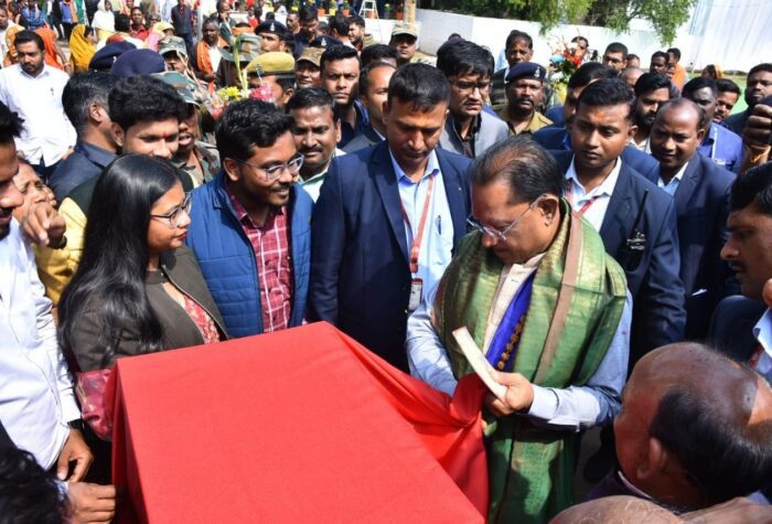 Statue Unveiled: Chief Minister Vishnu Dev Sai unveiled the statue of former Prime Minister Bharat Ratna late Atal Bihari Vajpayee in the camp office.